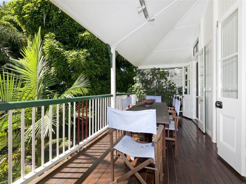 39 Wood Street, Manly QLD 4179