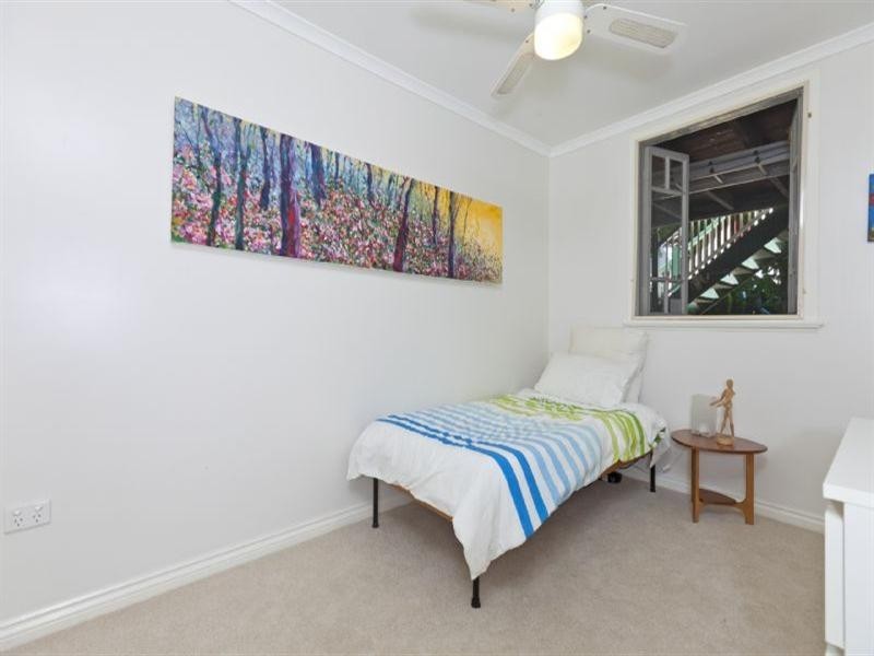 39 Wood Street, Manly QLD 4179
