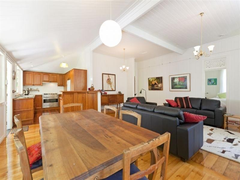 39 Wood Street, Manly QLD 4179