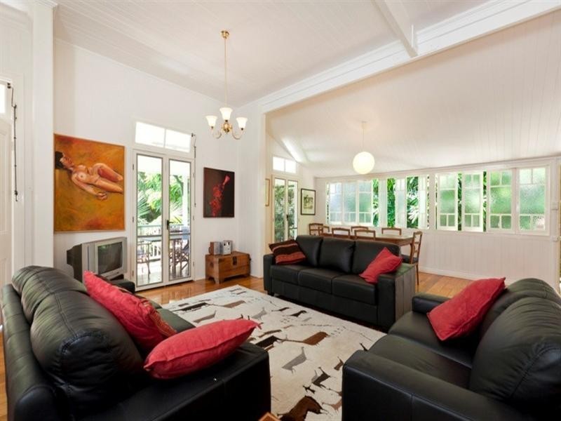 39 Wood Street, Manly QLD 4179
