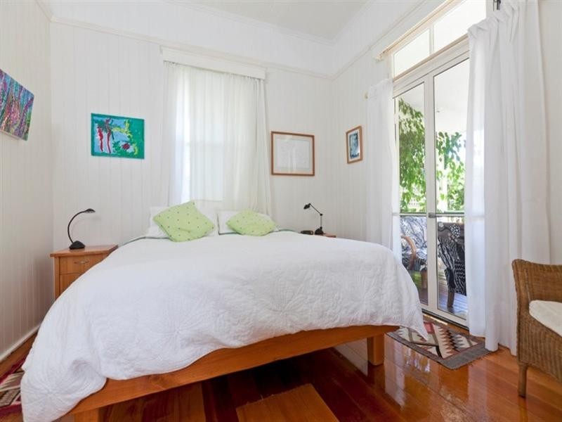 39 Wood Street, Manly QLD 4179