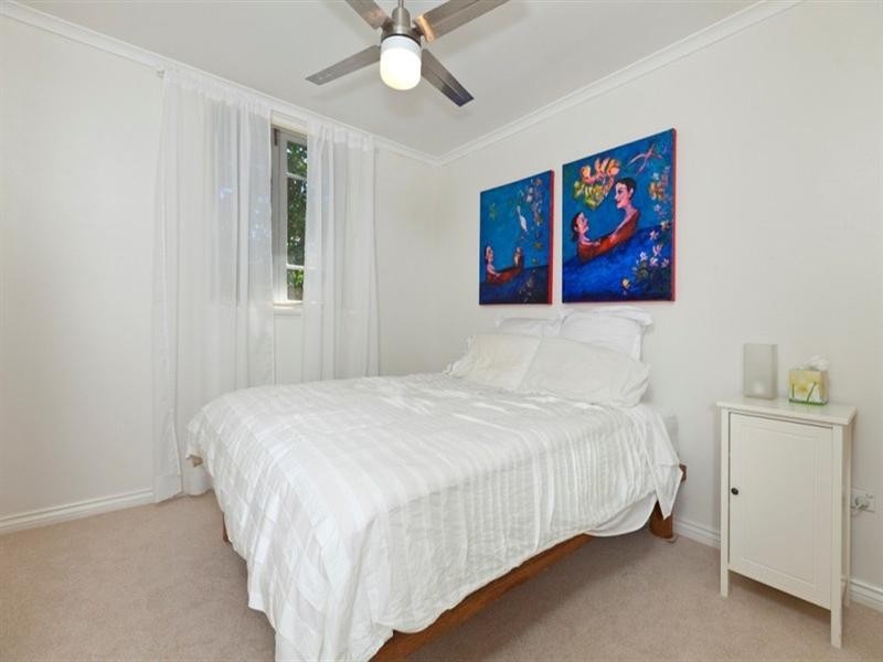 39 Wood Street, Manly QLD 4179