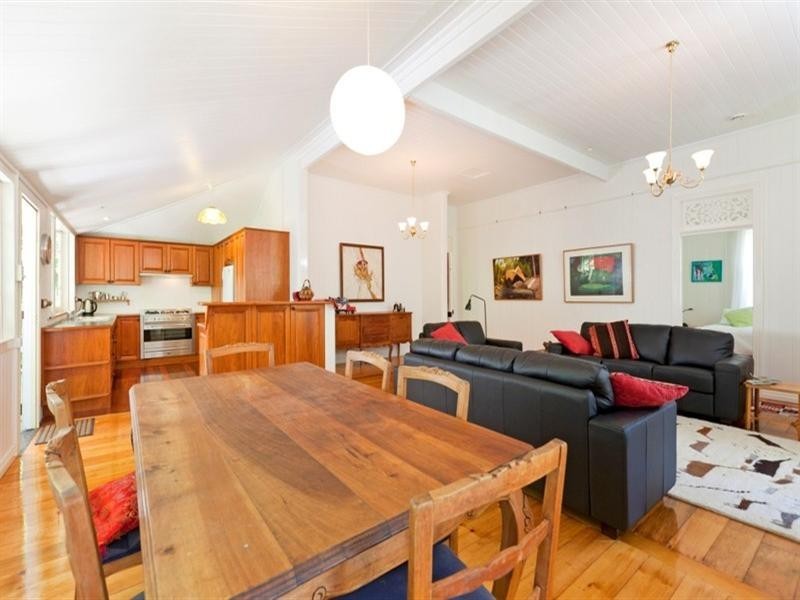 39 Wood Street, Manly QLD 4179