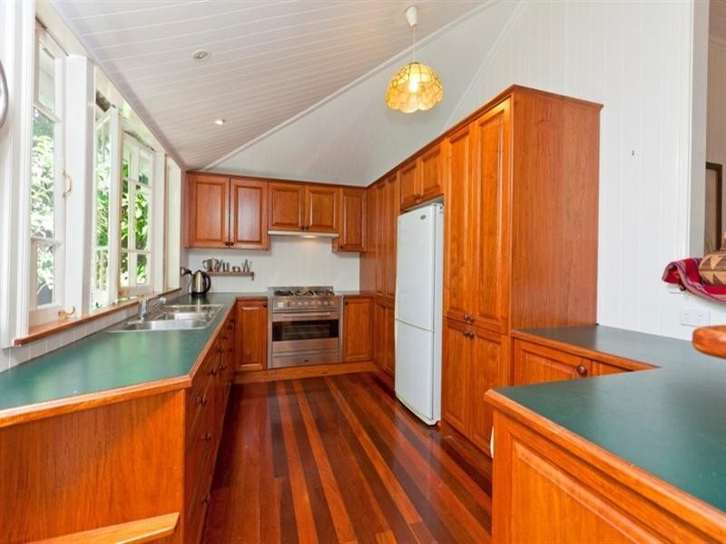 39 Wood Street, Manly QLD 4179
