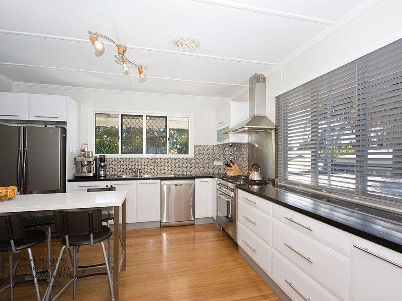 81 ROSENEATH Parade, Wynnum West QLD 4178