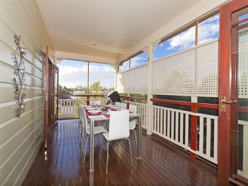 97 Waterview Avenue, Wynnum QLD 4178