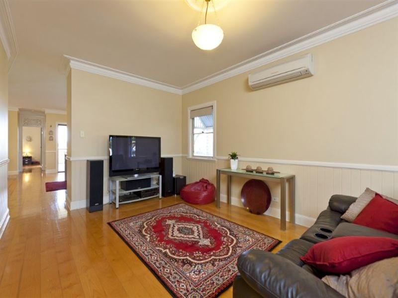 97 Waterview Avenue, Wynnum QLD 4178