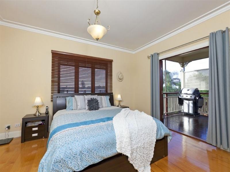 97 Waterview Avenue, Wynnum QLD 4178