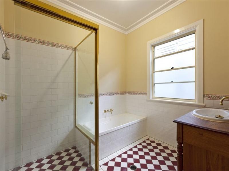 97 Waterview Avenue, Wynnum QLD 4178