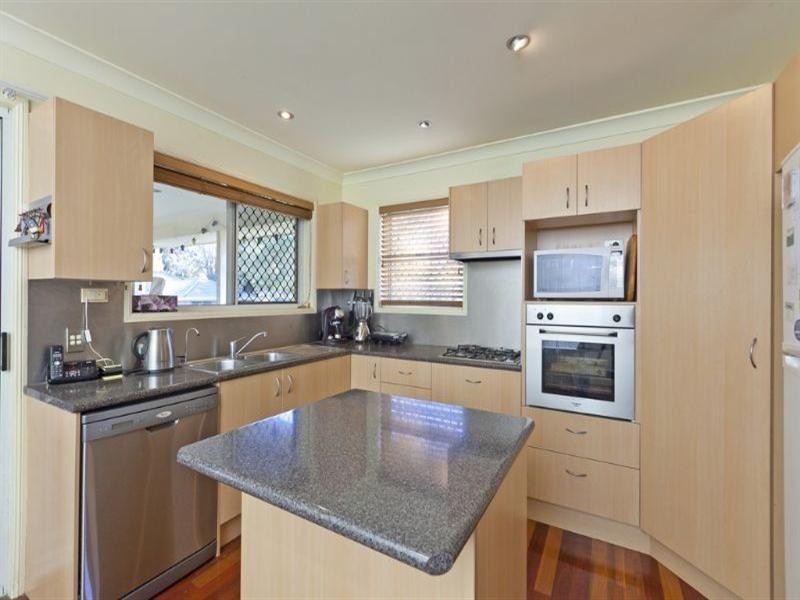 29 Wondall Road, Wynnum West QLD 4178