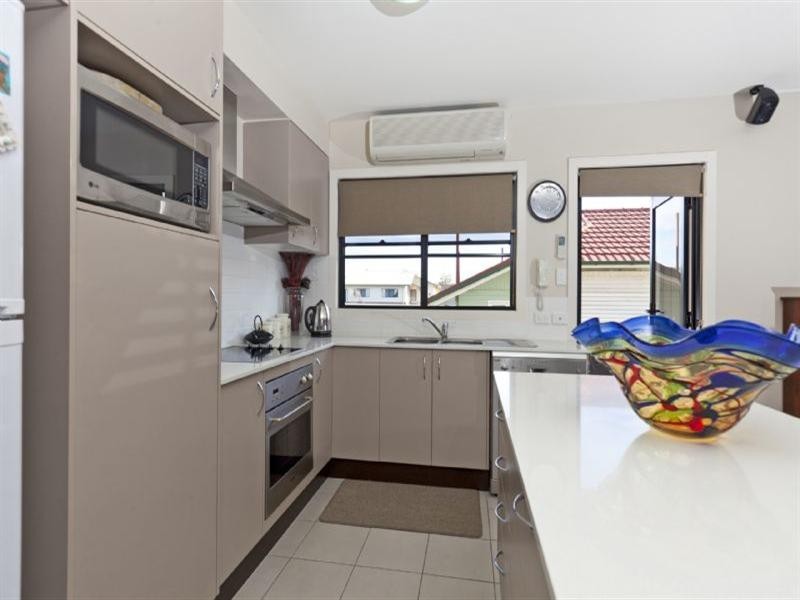 2/6 Emsworth Street, Wynnum QLD 4178