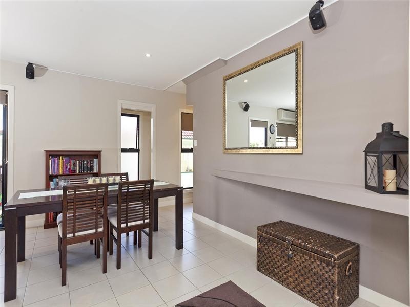 2/6 Emsworth Street, Wynnum QLD 4178