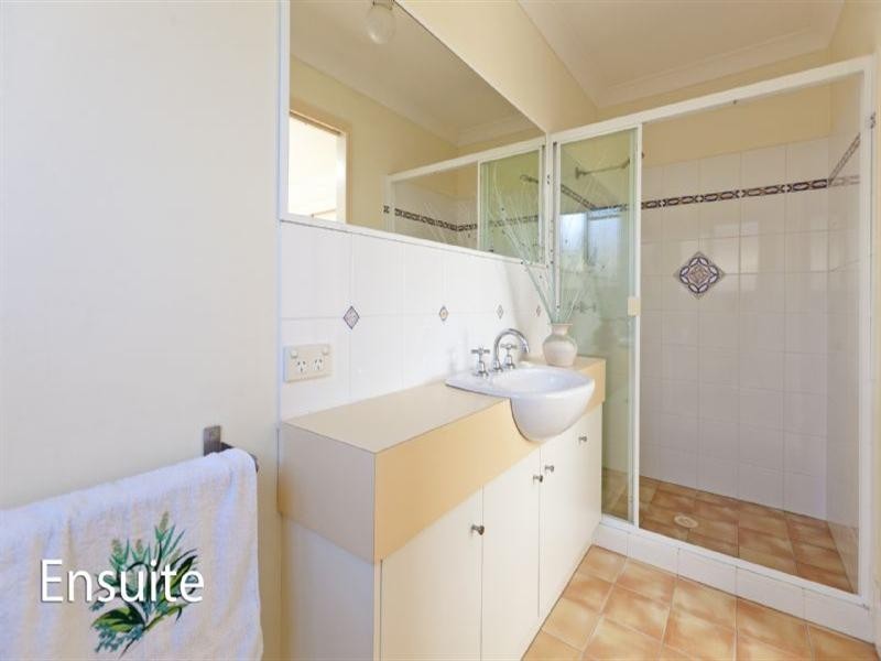 8 Heymer Street, Wynnum QLD 4178