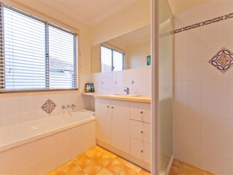 8 Heymer Street, Wynnum QLD 4178