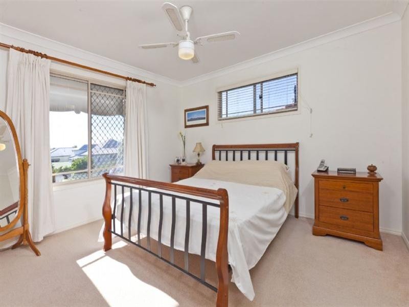 8 Heymer Street, Wynnum QLD 4178