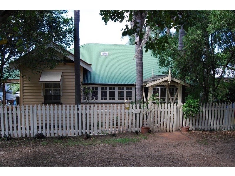 27 Barrinia Street, Manly QLD 4179