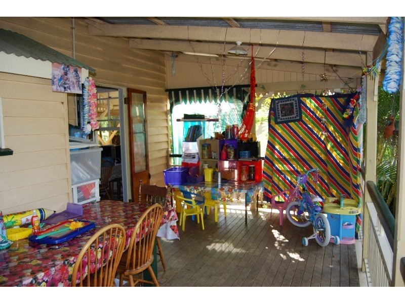 27 Barrinia Street, Manly QLD 4179