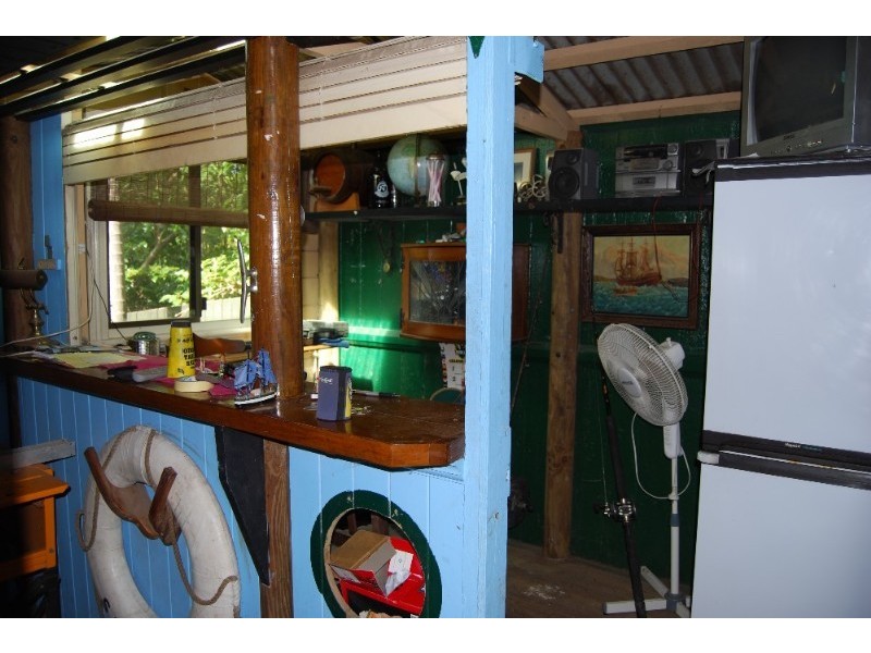 27 Barrinia Street, Manly QLD 4179