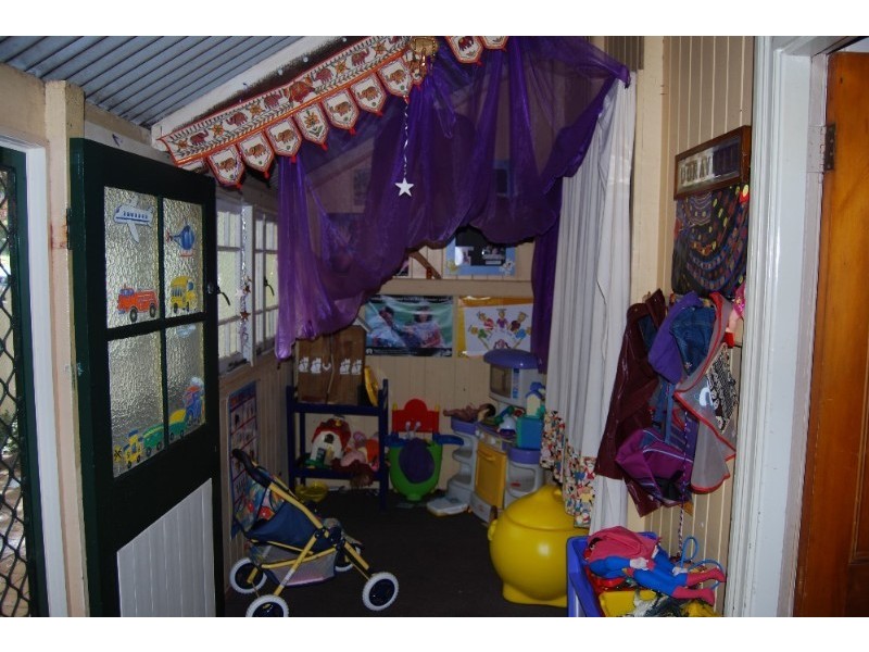 27 Barrinia Street, Manly QLD 4179