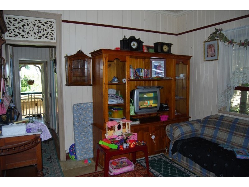 27 Barrinia Street, Manly QLD 4179