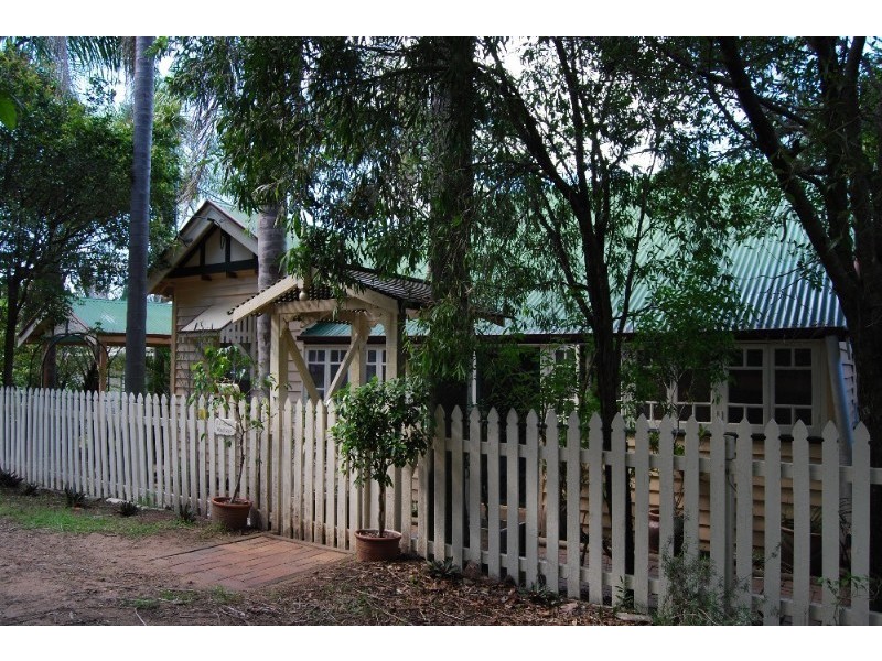 27 Barrinia Street, Manly QLD 4179