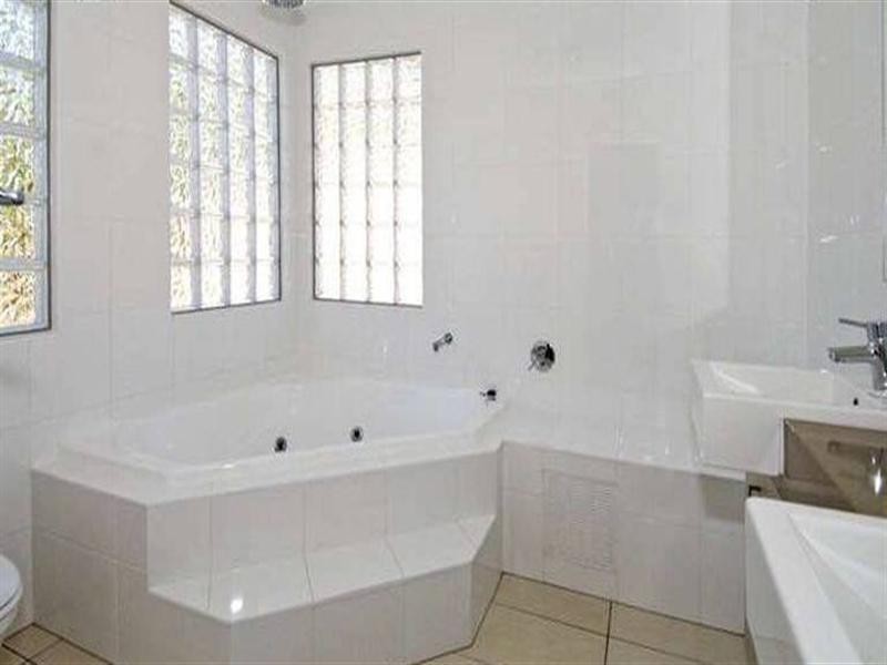 8 Glider Close, Wakerley QLD 4154