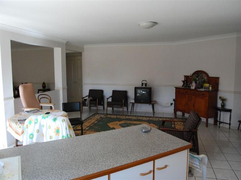 2 Glenlyn Street, Wynnum West QLD 4178