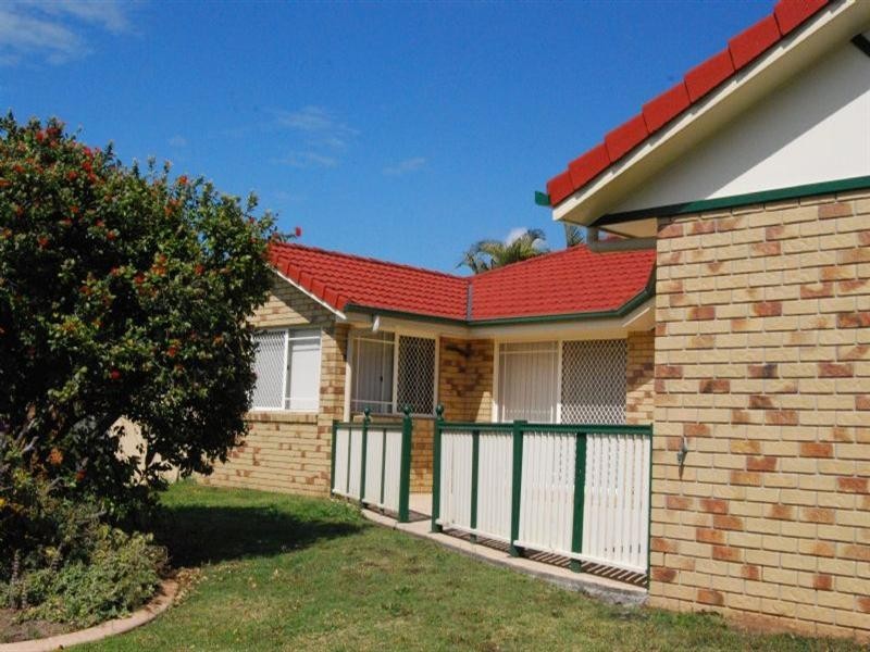 2 Glenlyn Street, Wynnum West QLD 4178