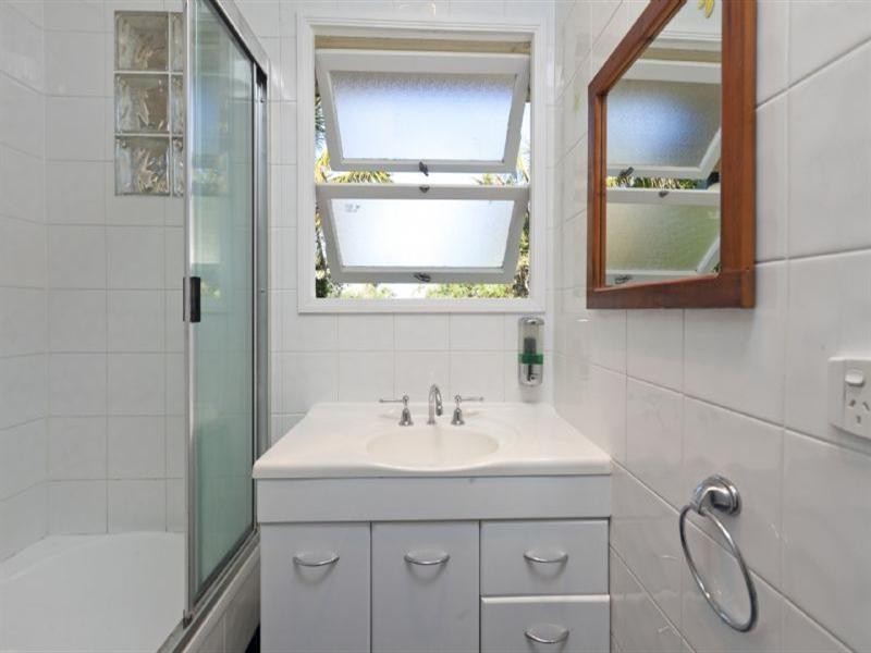 98 Empire Avenue, Manly West QLD 4179