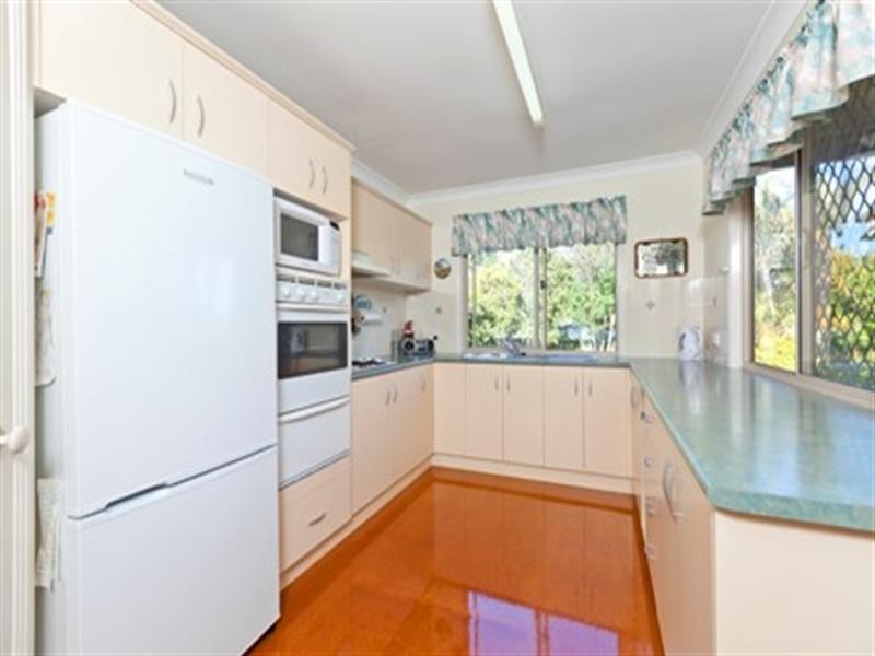 8 Heymer Street, Wynnum QLD 4178