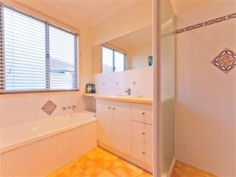 8 Heymer Street, Wynnum QLD 4178