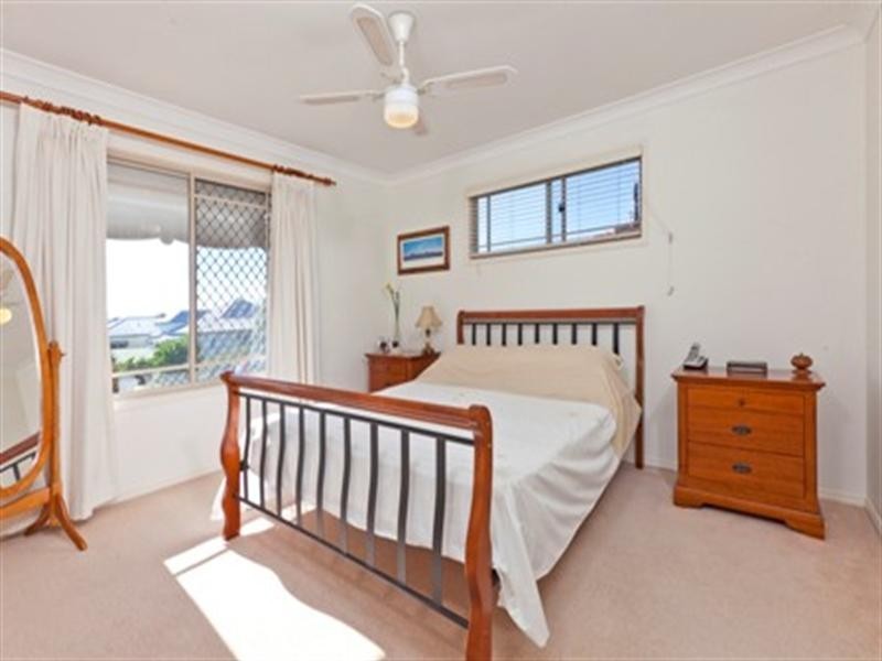 8 Heymer Street, Wynnum QLD 4178