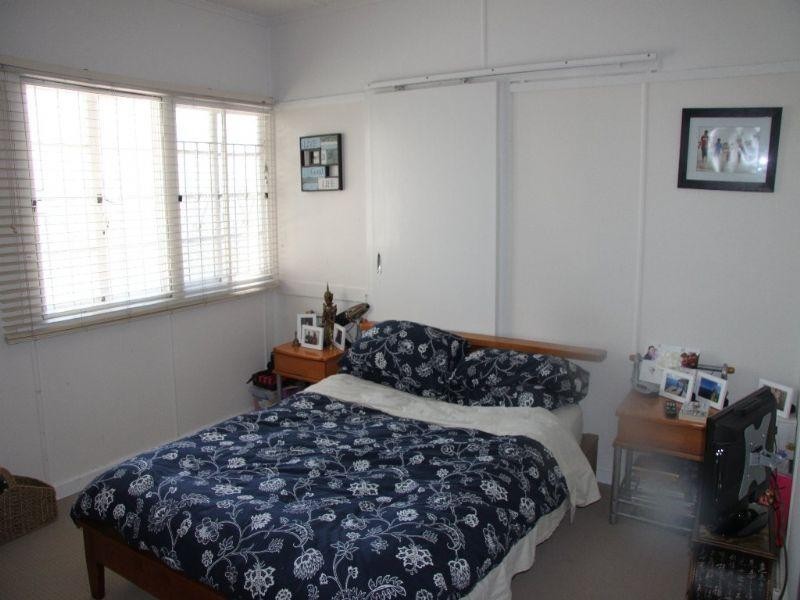 10 Crown Street, Wynnum QLD 4178