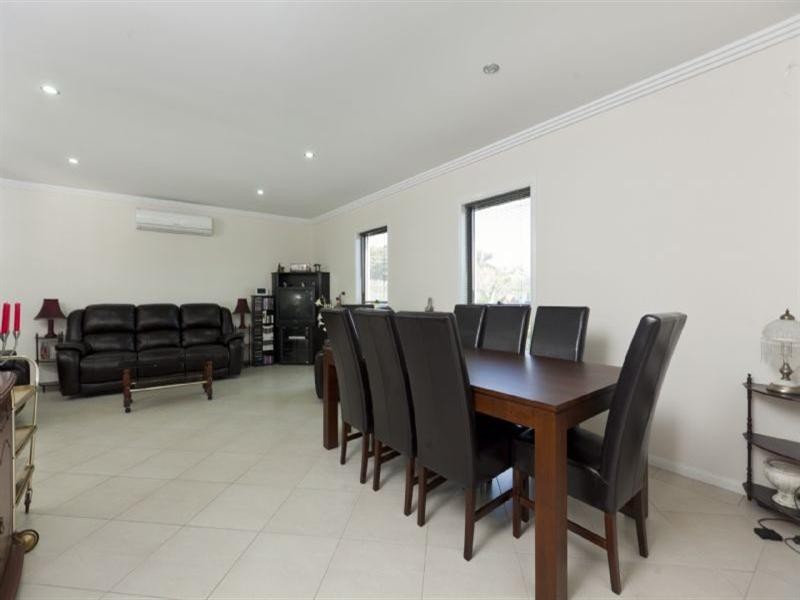 54 Seabreeze Road, Manly West QLD 4179