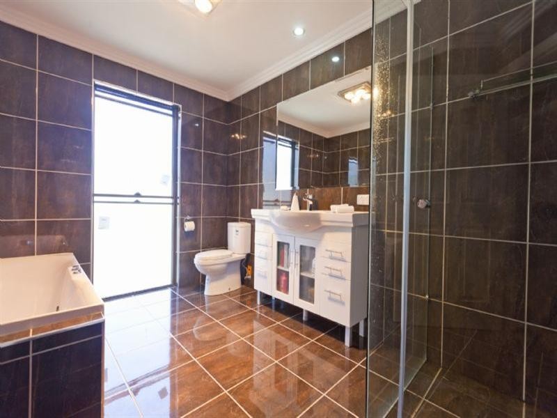 54 Seabreeze Road, Manly West QLD 4179