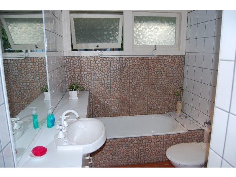 8 Glenshiel Street, Wynnum QLD 4178