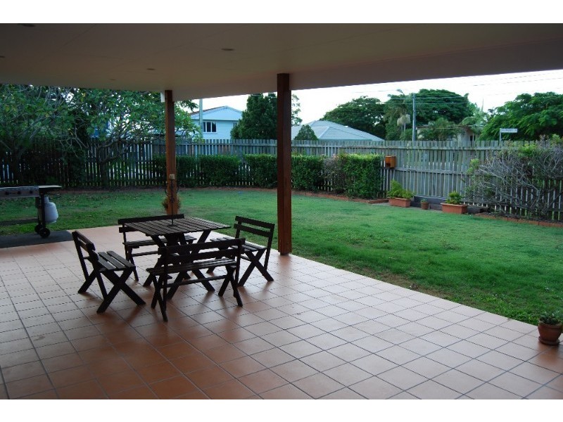 8 Glenshiel Street, Wynnum QLD 4178
