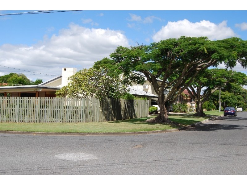 8 Glenshiel Street, Wynnum QLD 4178