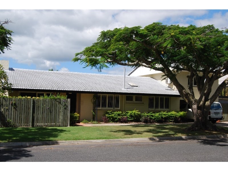 8 Glenshiel Street, Wynnum QLD 4178