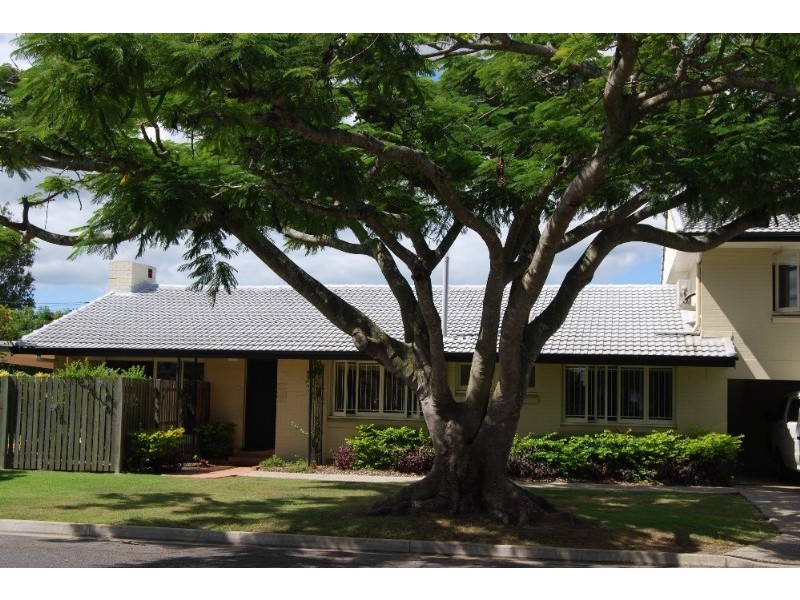 8 Glenshiel Street, Wynnum QLD 4178