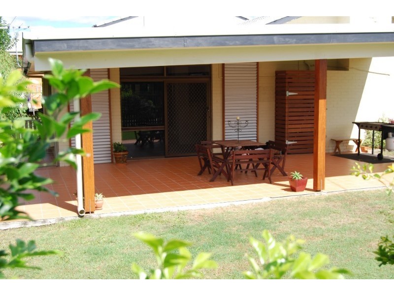 8 Glenshiel Street, Wynnum QLD 4178