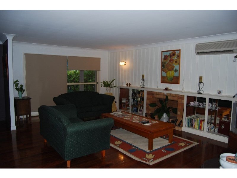 8 Glenshiel Street, Wynnum QLD 4178