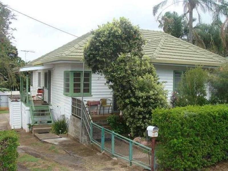 31 Barrinia Street, Manly QLD 4179