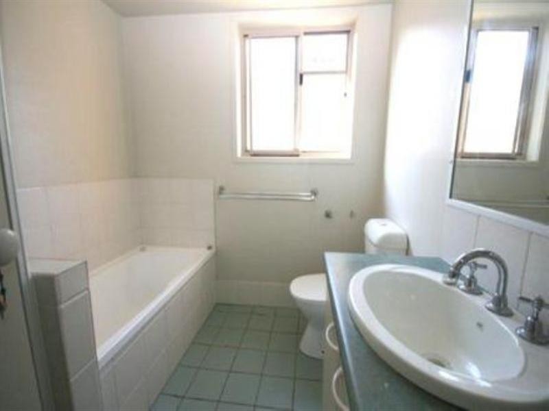 16 School Road, Wynnum West QLD 4178