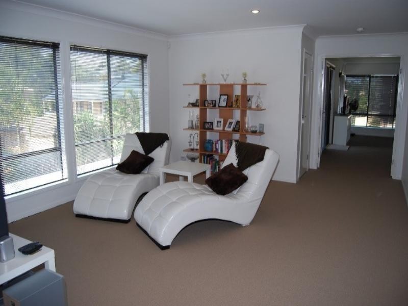 15 Fennessy Close, Wakerley QLD 4154