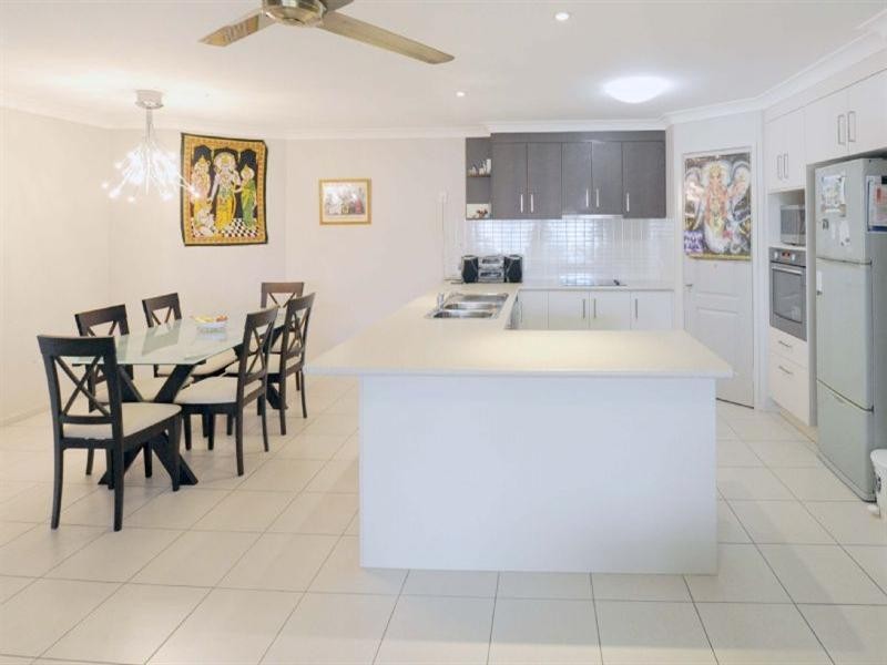 8 Venn Court, Wynnum West QLD 4178