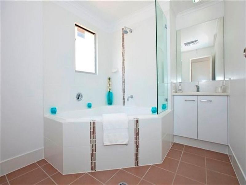 104 Gordon Parade, Manly QLD 4179