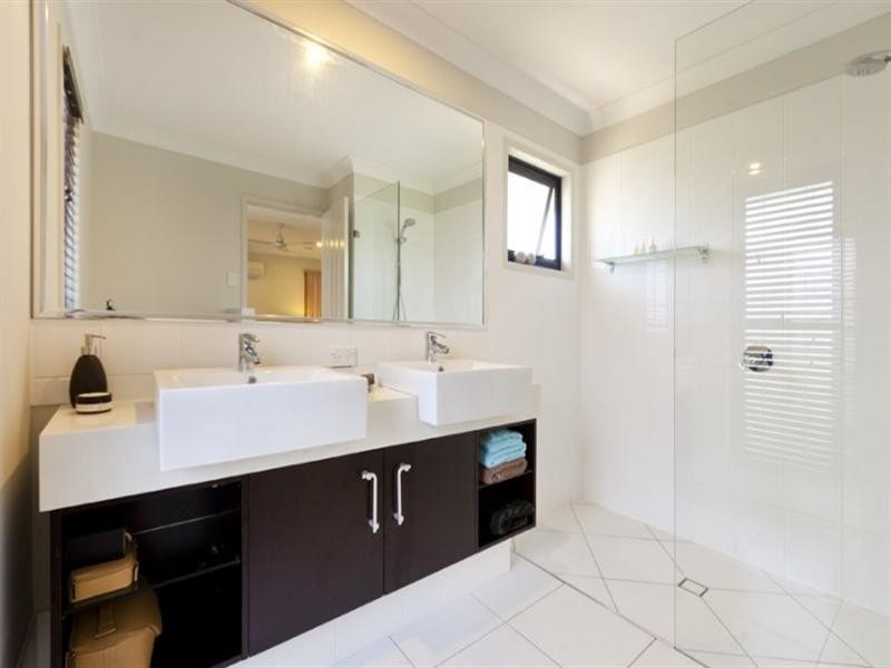 53 Peel Street, Manly QLD 4179