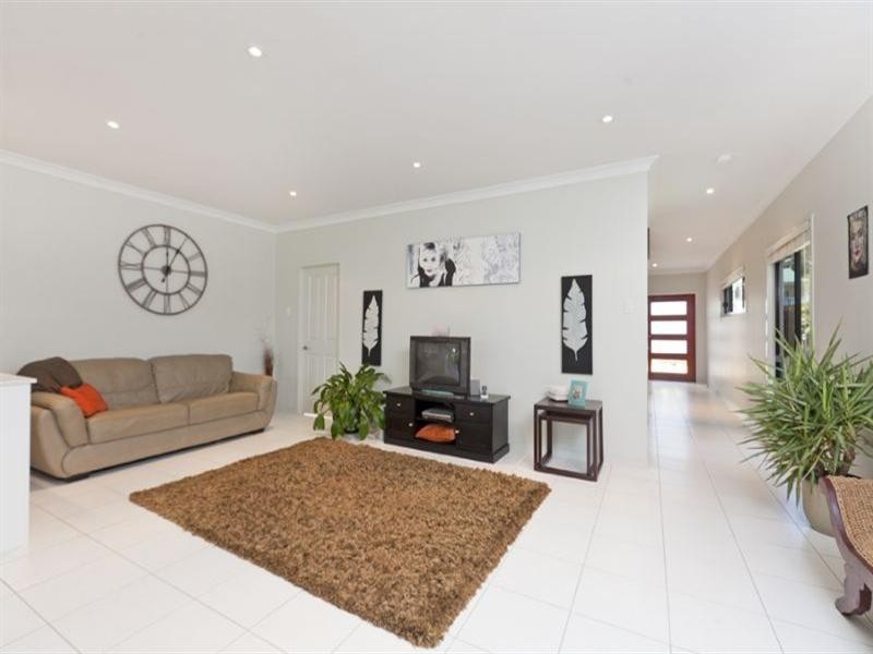 53 Peel Street, Manly QLD 4179