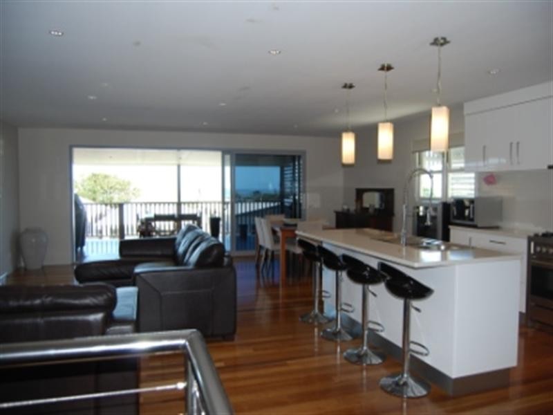 100 Melville Terrace, Manly QLD 4179